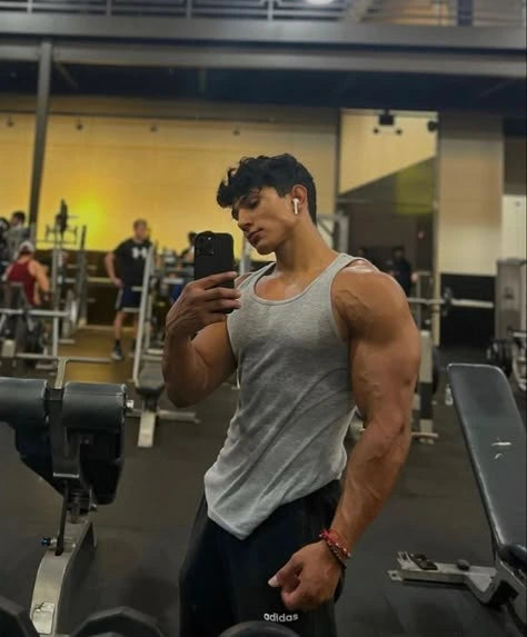 <em>Carlos Ortiz</em>